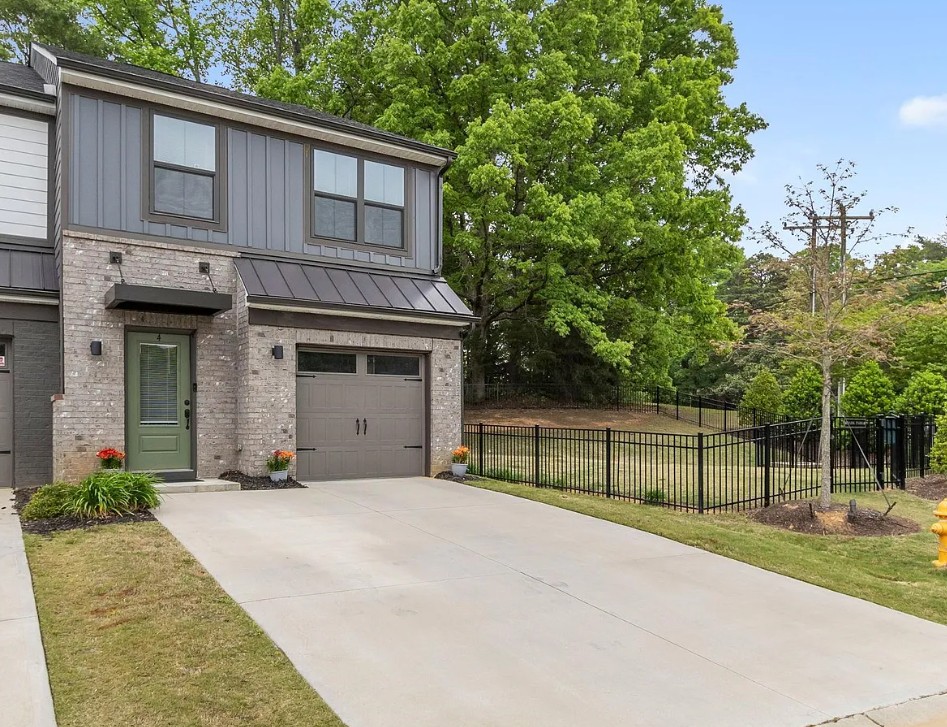 4 Connaught Court - 4